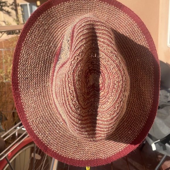 BCBG Hat - Picture 3 of 4